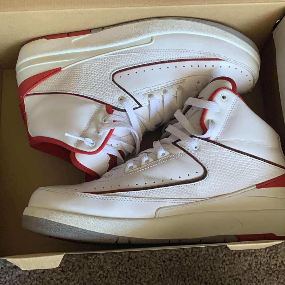 Air Jordan 2s retro size 10